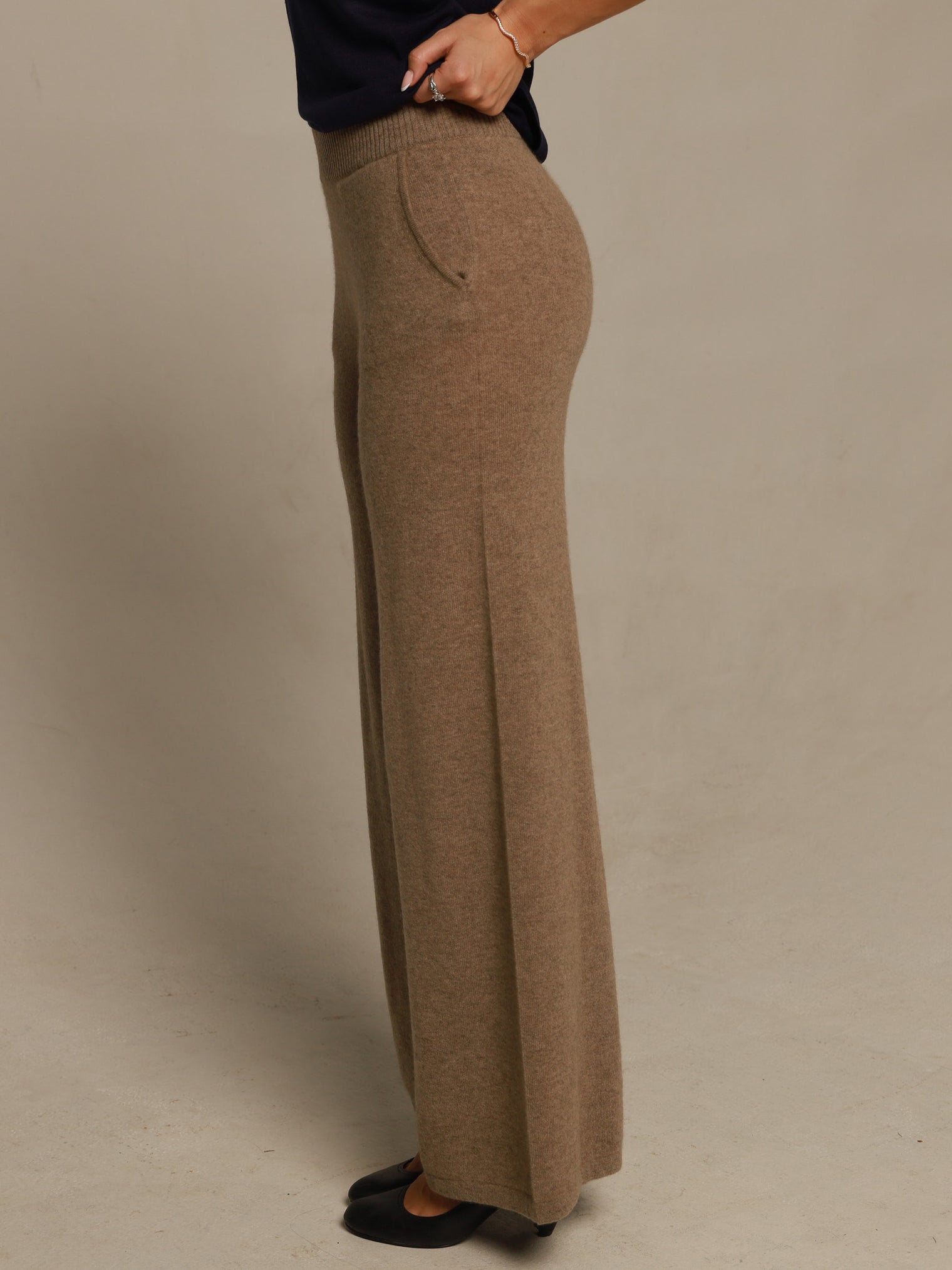 Cashmere trousers black