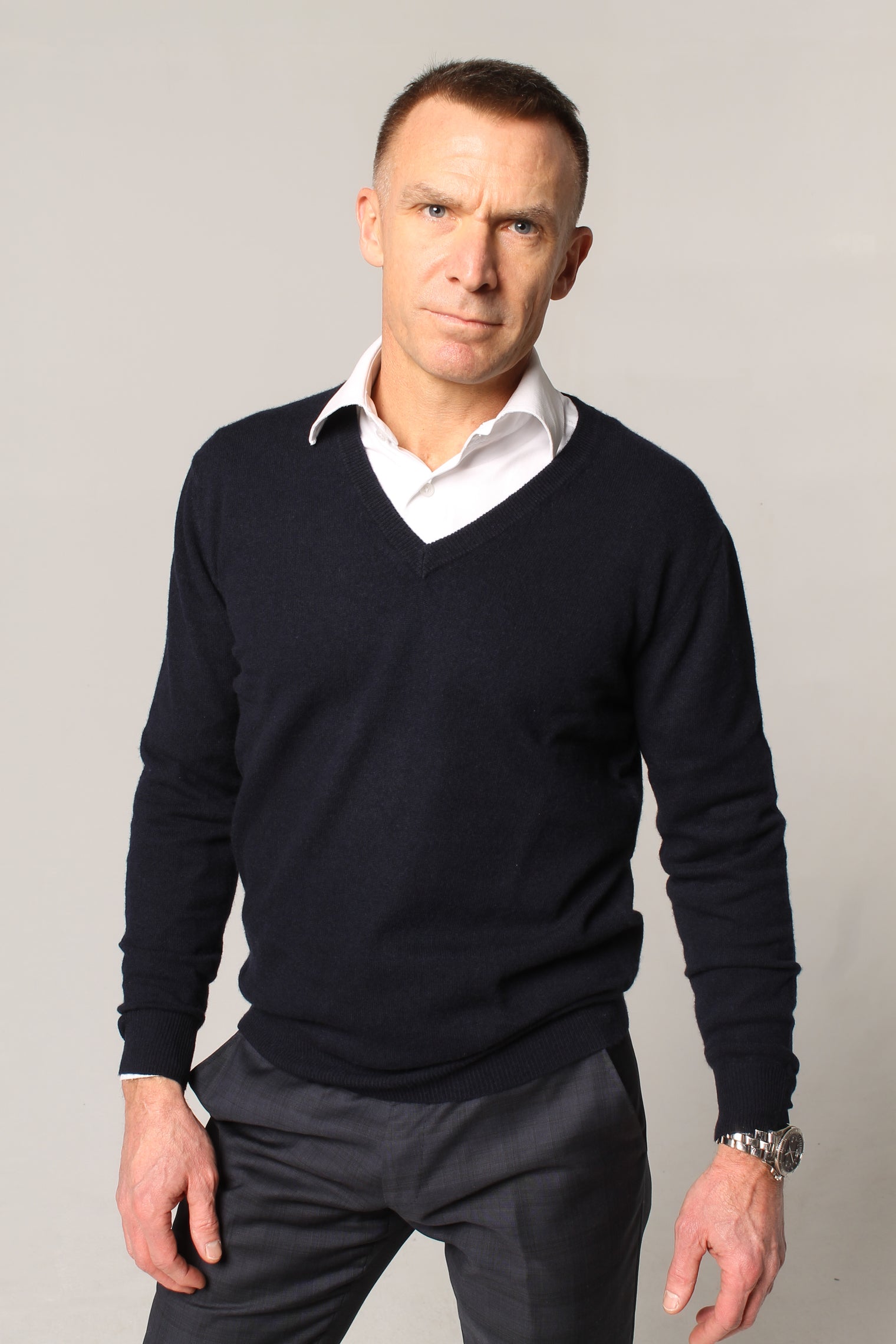 V-Neck Cashmere Sweater – Navy Blue