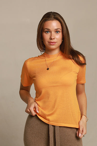 Timeless short-sleeved t-shirt in exclusive cashmere silk Lotus