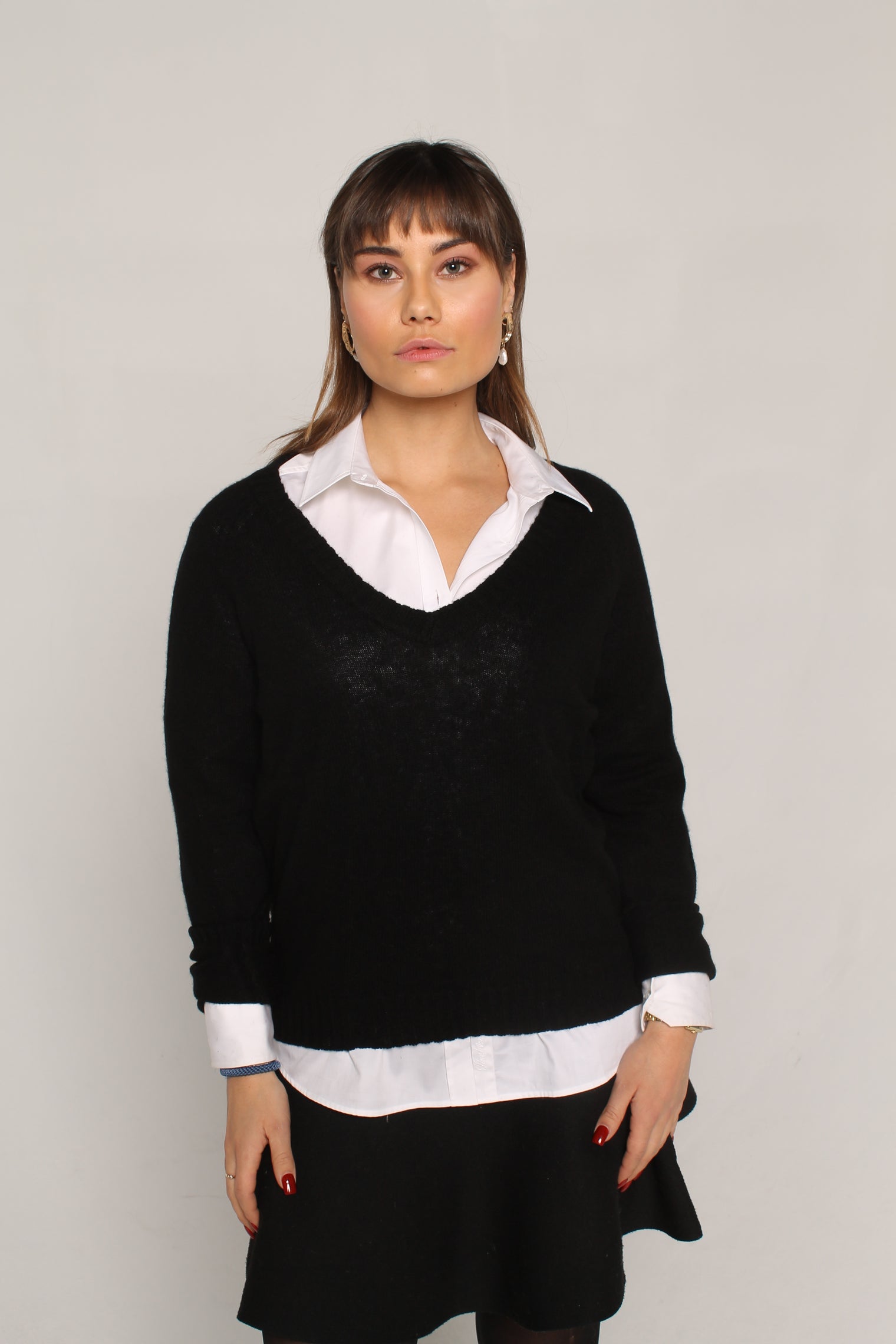 V-Neck Cashmere Sweater – Black
