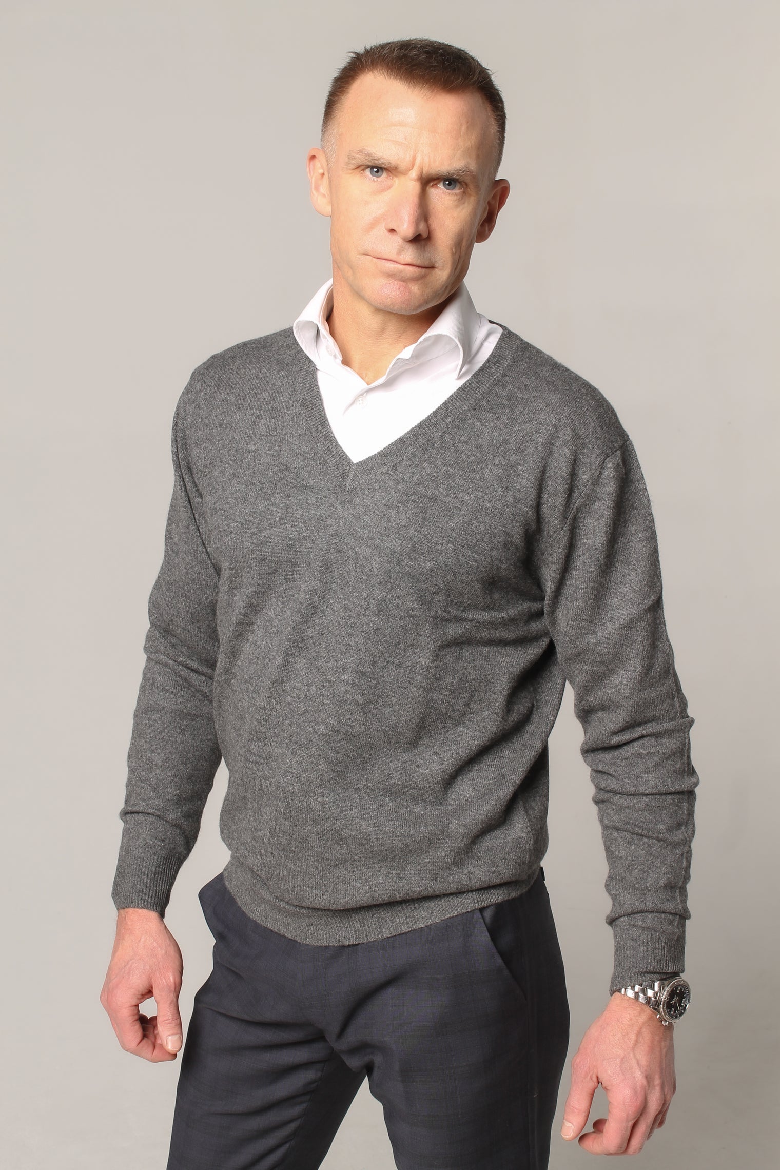 V-Neck Cashmere Sweater – Charcoal Grey